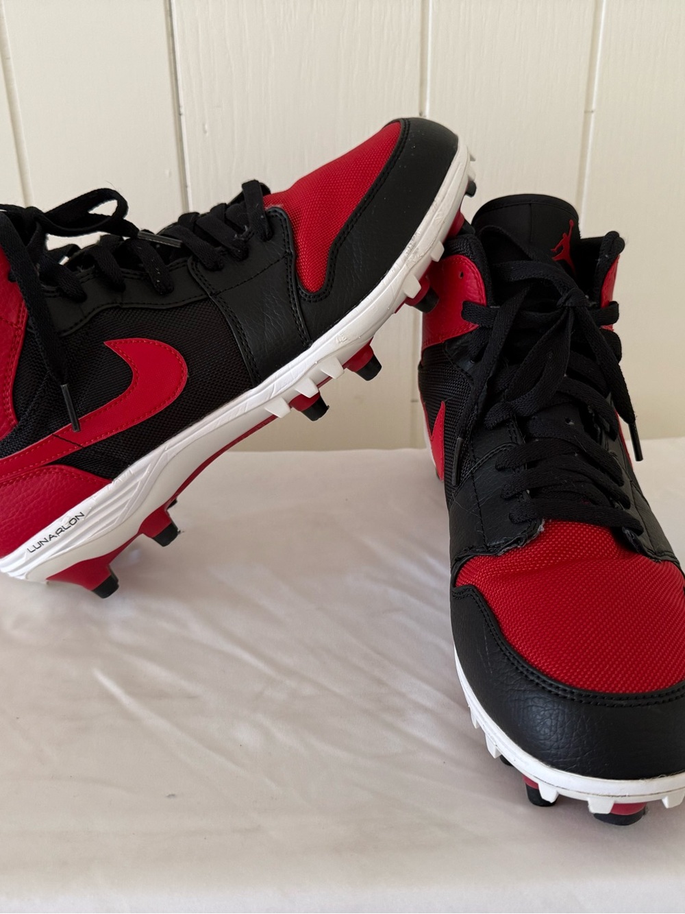 AIR JORDAN 1 MID "BRED" Black/Red Football Cleat, Size 10.5 pre owned - Picture 2 of 6
